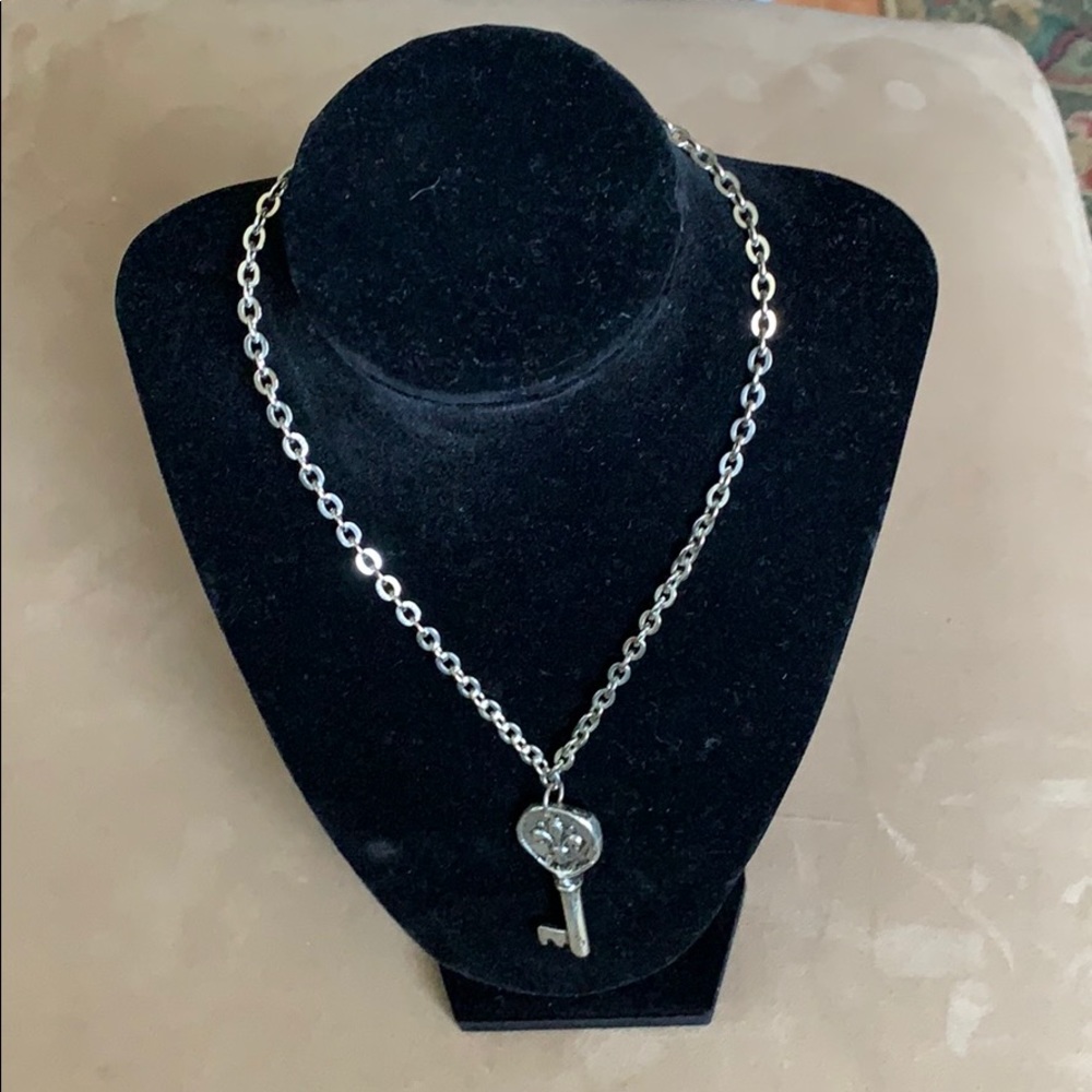 Key/Fleur de lis necklace
